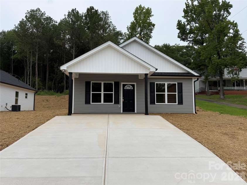 509 Washington Street, Wadesboro, NC 28170.  MLS# CAR4411041, YatesRealty ID 7210. 
