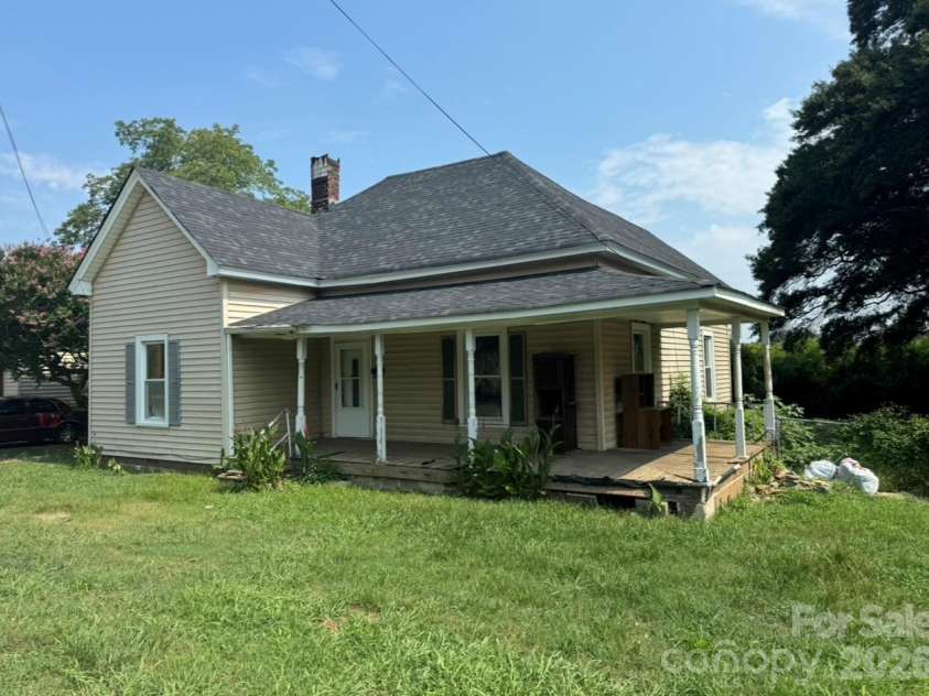 118 Broad Street, Shelby, NC 28152.  MLS# CAR4363405, YatesRealty ID 7211. 