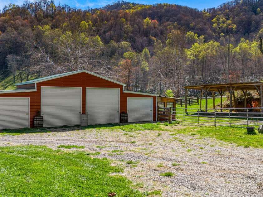 85 Woody Farm Road, Hot Springs, NC 28743.  MLS# CAR4248089, YatesRealty ID 7213. 4 stall barn w/ greenhouse, and pole barn