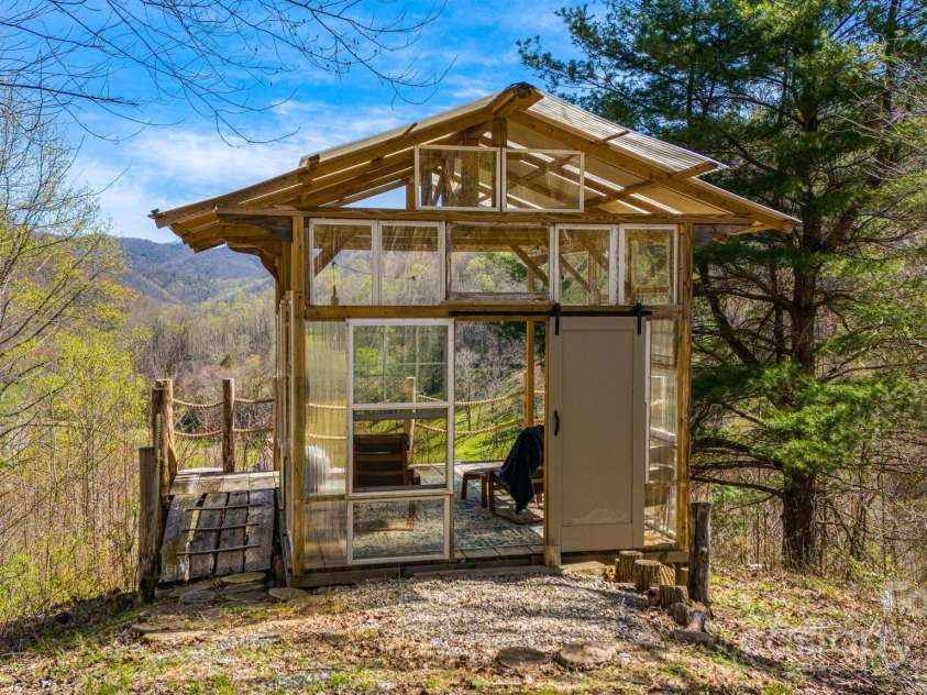85 Woody Farm Road, Hot Springs, NC 28743.  MLS# CAR4248089, YatesRealty ID 7213. Lookout platform