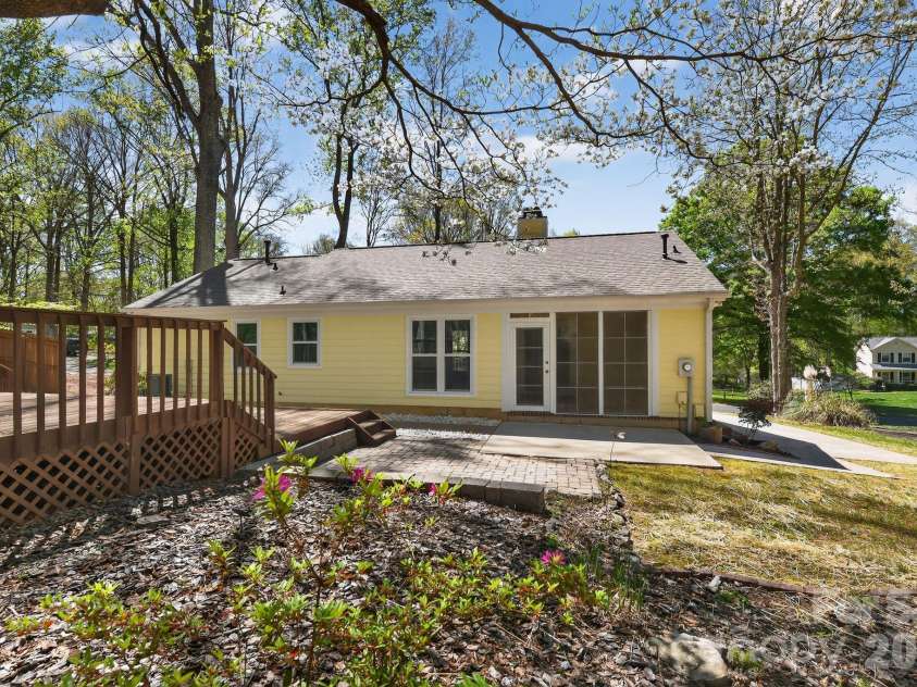 100 Steuben Drive, Huntersville, NC 28078.  MLS# CAR4363527, YatesRealty ID 7215. 