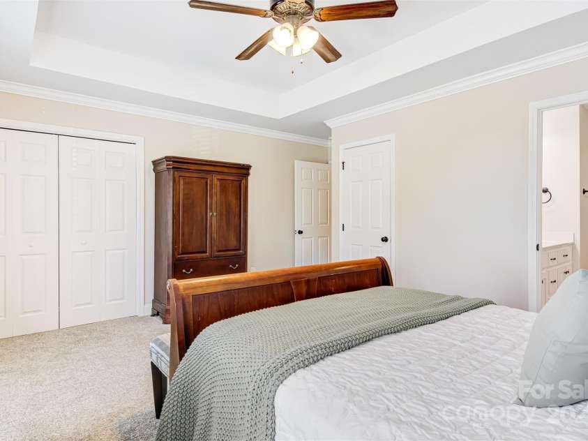 4198 Pickering Drive, Hickory, NC 28602.  MLS# CAR4144058, YatesRealty ID 7215. 