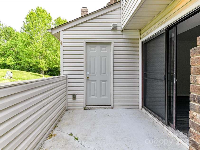 11020 Carmel Crossing Road, Charlotte, NC 28226.  MLS# CAR4224751, YatesRealty ID 7217. 