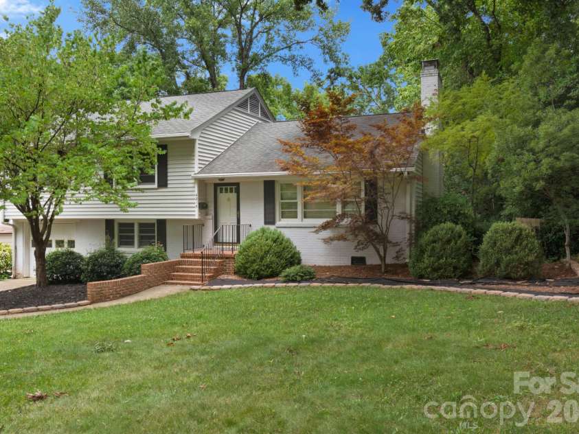 4215 Chelmsford Road, Charlotte, NC 28211.  MLS# CAR4363584, YatesRealty ID 7219. 