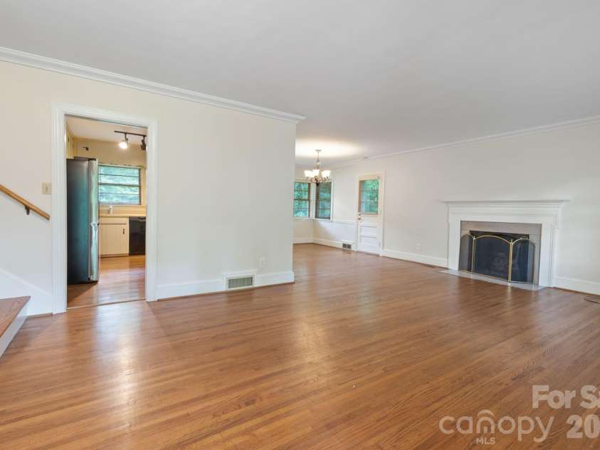 4215 Chelmsford Road, Charlotte, NC 28211.  MLS# CAR4363584, YatesRealty ID 7219. 