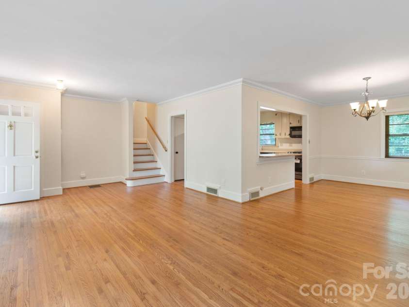 4215 Chelmsford Road, Charlotte, NC 28211.  MLS# CAR4363584, YatesRealty ID 7219. 