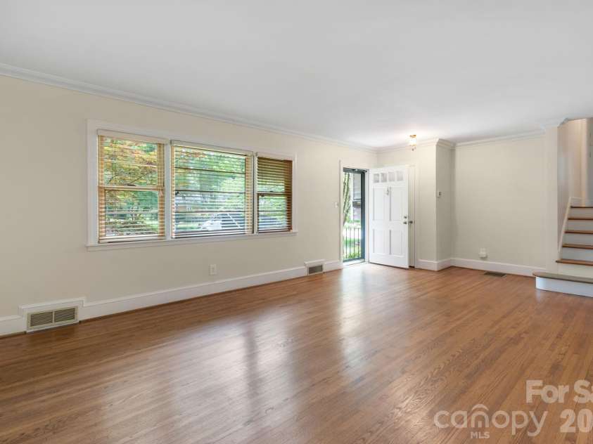 4215 Chelmsford Road, Charlotte, NC 28211.  MLS# CAR4363584, YatesRealty ID 7219. 
