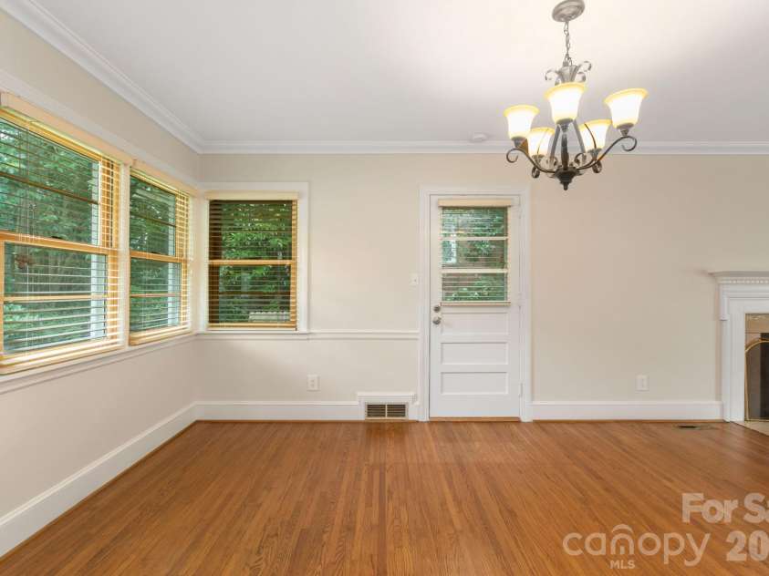 4215 Chelmsford Road, Charlotte, NC 28211.  MLS# CAR4363584, YatesRealty ID 7219. 
