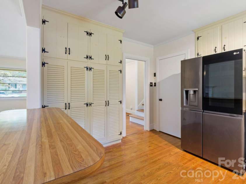 4215 Chelmsford Road, Charlotte, NC 28211.  MLS# CAR4363584, YatesRealty ID 7219. 