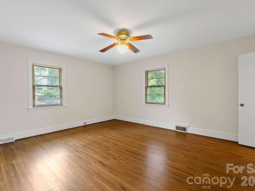 4215 Chelmsford Road, Charlotte, NC 28211.  MLS# CAR4363584, YatesRealty ID 7219. 