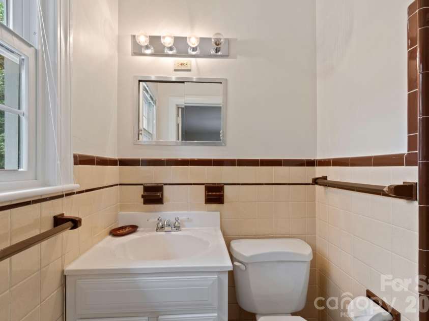 4215 Chelmsford Road, Charlotte, NC 28211.  MLS# CAR4363584, YatesRealty ID 7219. 