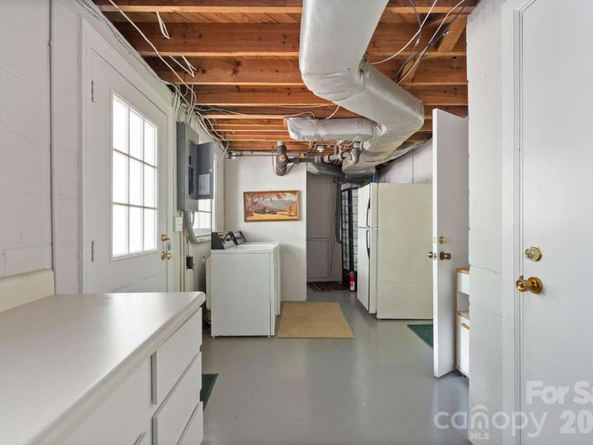 4215 Chelmsford Road, Charlotte, NC 28211.  MLS# CAR4363584, YatesRealty ID 7219. 