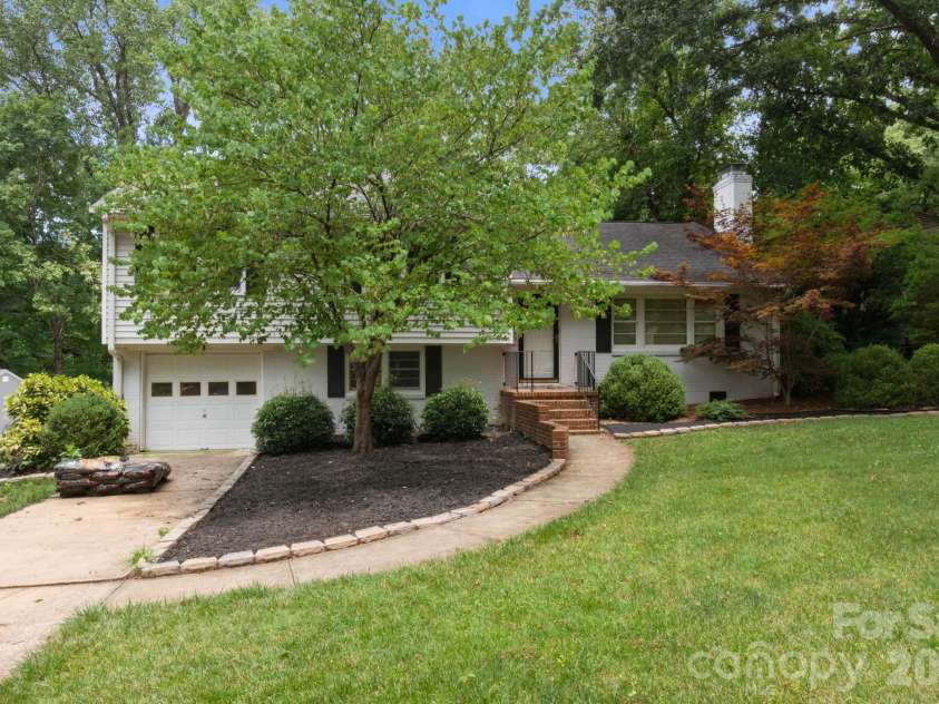 4215 Chelmsford Road, Charlotte, NC 28211.  MLS# CAR4363584, YatesRealty ID 7219. 
