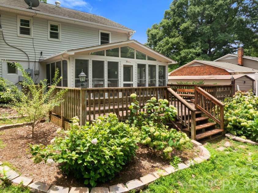 4215 Chelmsford Road, Charlotte, NC 28211.  MLS# CAR4363584, YatesRealty ID 7219. 