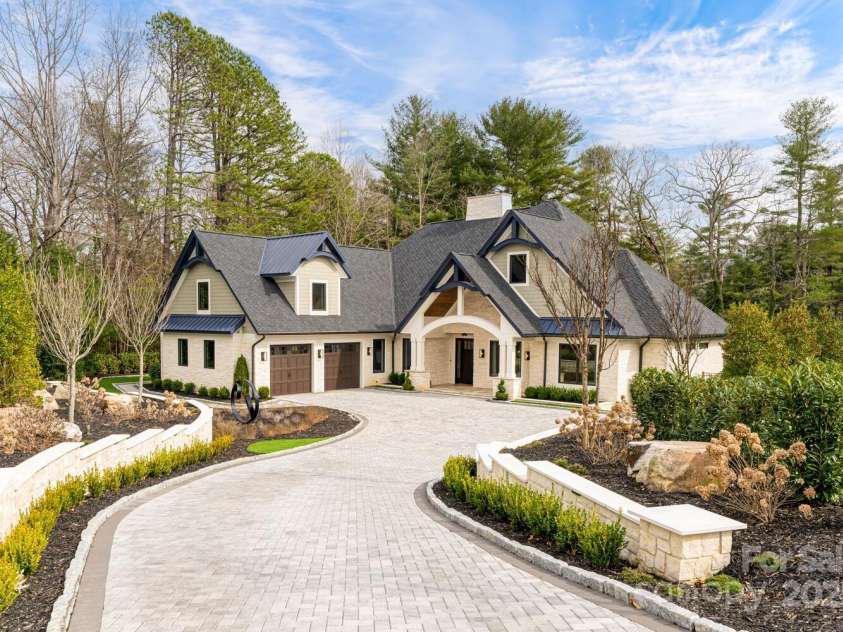 648 Shipman Parkway, Flat Rock, NC 28731.  MLS# CAR4248491, YatesRealty ID 7219. 