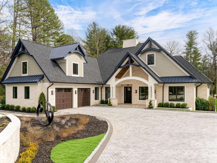 648 Shipman Parkway, Flat Rock, NC 28731.  MLS# CAR4248491, YatesRealty ID 7219. 