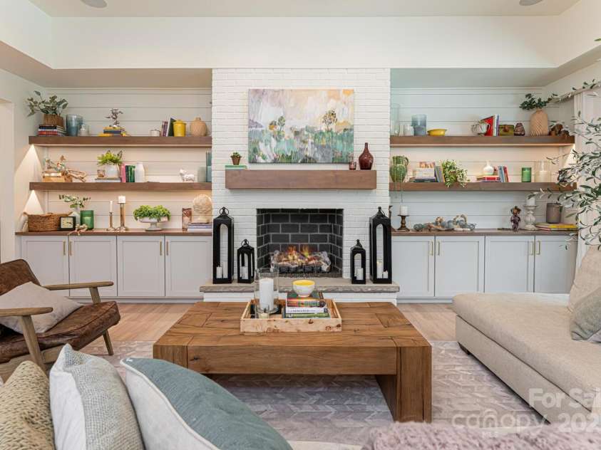 648 Shipman Parkway, Flat Rock, NC 28731.  MLS# CAR4248491, YatesRealty ID 7219. 