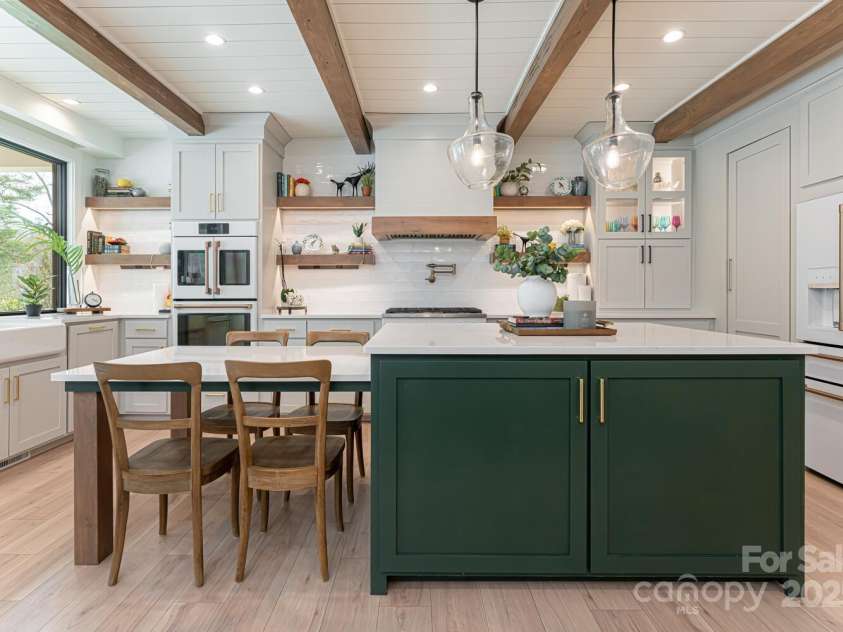 648 Shipman Parkway, Flat Rock, NC 28731.  MLS# CAR4248491, YatesRealty ID 7219. 