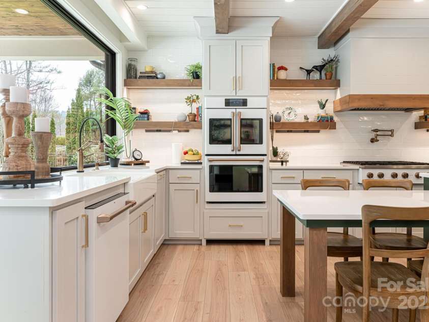 648 Shipman Parkway, Flat Rock, NC 28731.  MLS# CAR4248491, YatesRealty ID 7219. 