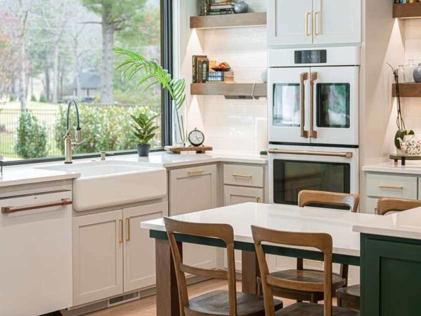 648 Shipman Parkway, Flat Rock, NC 28731.  MLS# CAR4248491, YatesRealty ID 7219. 