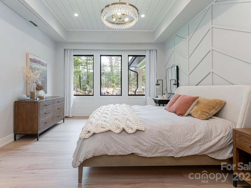 648 Shipman Parkway, Flat Rock, NC 28731.  MLS# CAR4248491, YatesRealty ID 7219. 