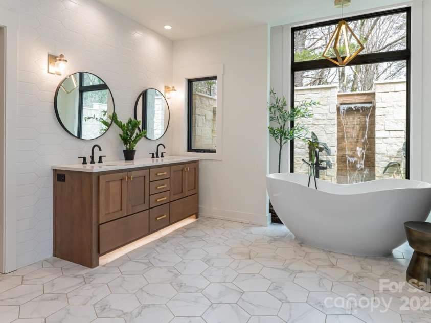 648 Shipman Parkway, Flat Rock, NC 28731.  MLS# CAR4248491, YatesRealty ID 7219. 