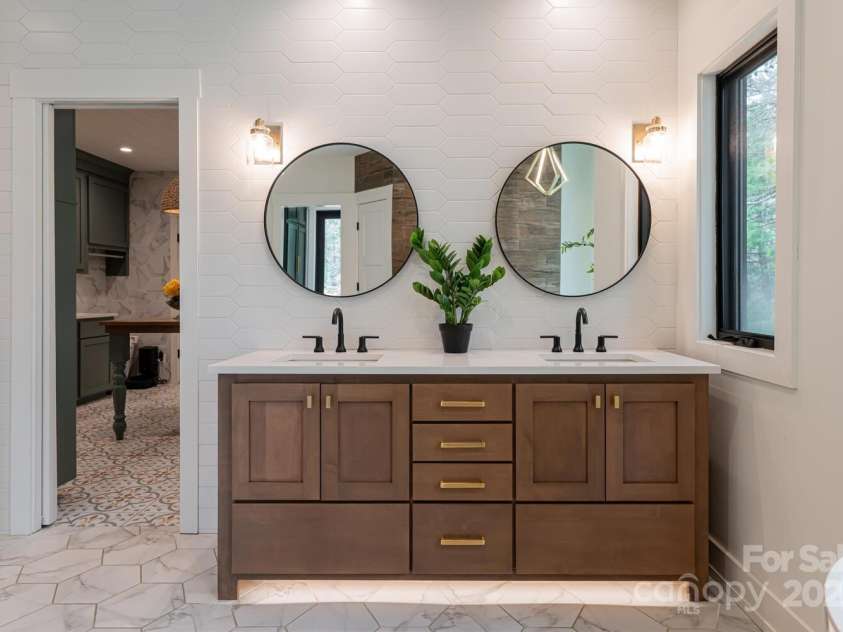 648 Shipman Parkway, Flat Rock, NC 28731.  MLS# CAR4248491, YatesRealty ID 7219. 