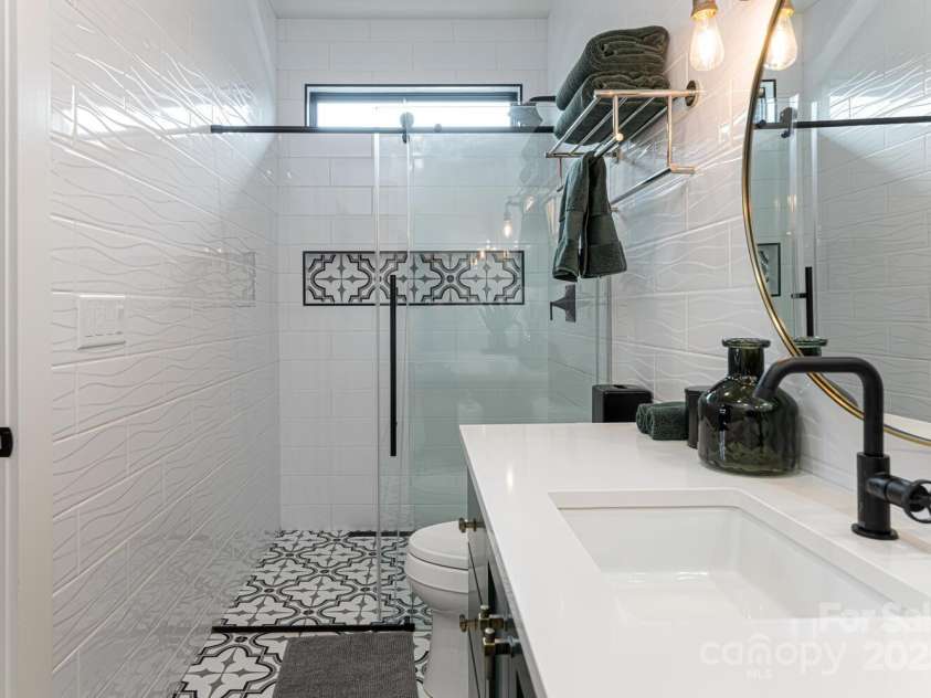 648 Shipman Parkway, Flat Rock, NC 28731.  MLS# CAR4248491, YatesRealty ID 7219. 