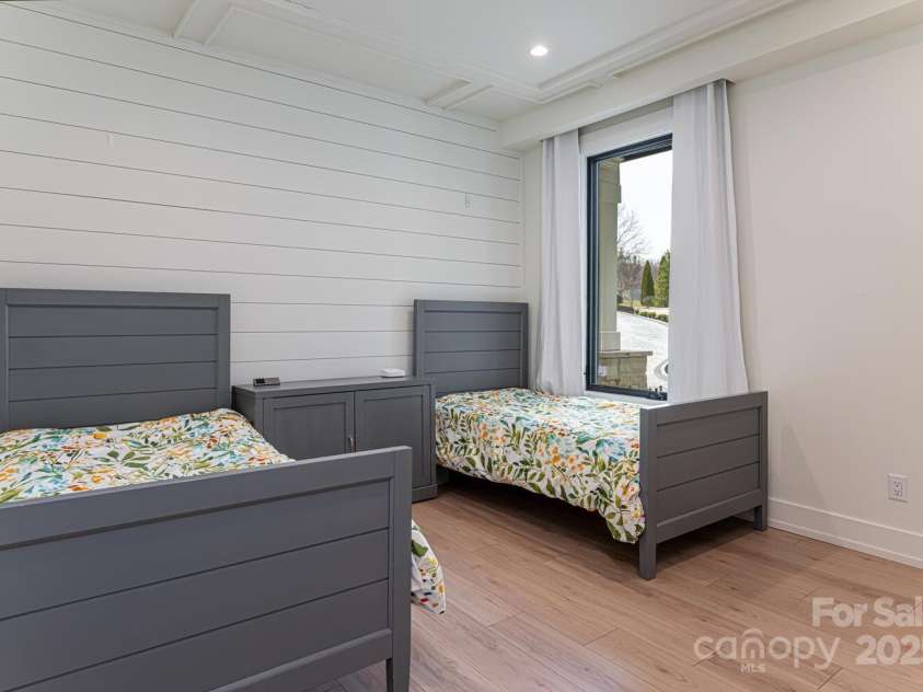 648 Shipman Parkway, Flat Rock, NC 28731.  MLS# CAR4248491, YatesRealty ID 7219. 