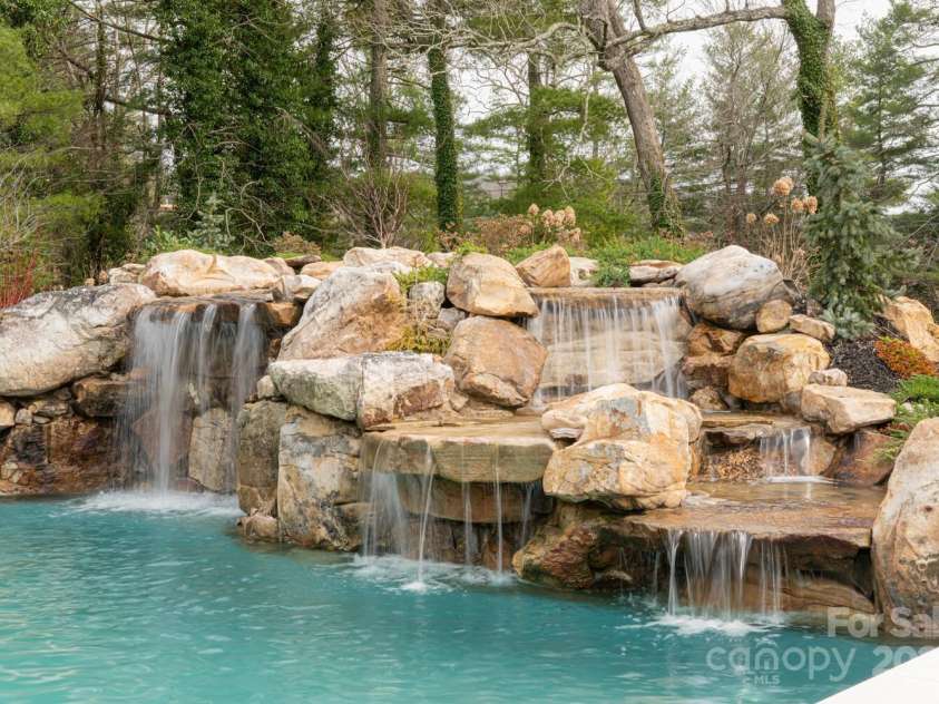 648 Shipman Parkway, Flat Rock, NC 28731.  MLS# CAR4248491, YatesRealty ID 7219. 