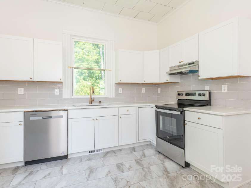 110 College Street, Marshville, NC 28103.  MLS# CAR4273371, YatesRealty ID 722. Kitchen