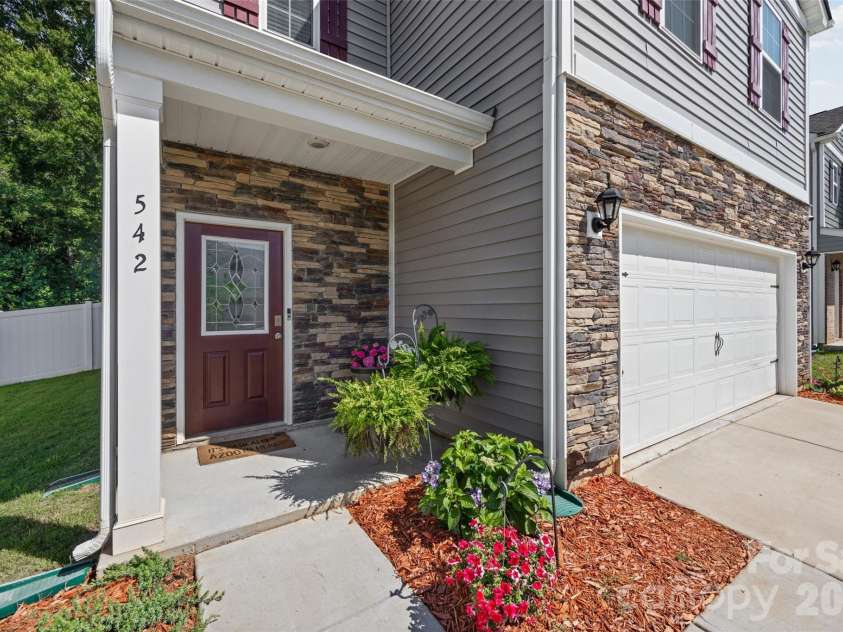 542 King Clover Lane, Clover, SC 29710.  MLS# CAR4395374, YatesRealty ID 7220. 