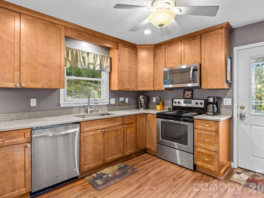 265 Dameron Drive, Blowing Rock, NC 28605.  MLS# CAR4325817, YatesRealty ID 7224. 