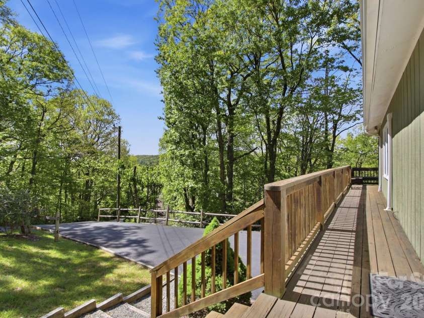 265 Dameron Drive, Blowing Rock, NC 28605.  MLS# CAR4325817, YatesRealty ID 7224. 