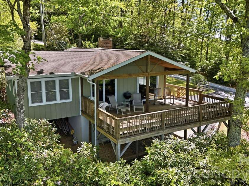 265 Dameron Drive, Blowing Rock, NC 28605.  MLS# CAR4325817, YatesRealty ID 7224. 