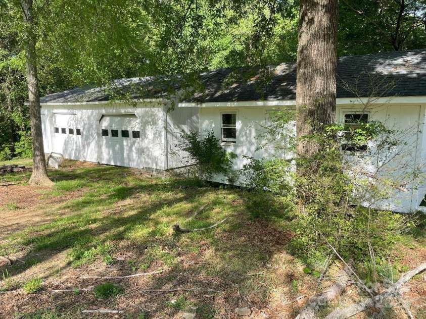 1300 Irish Potato Road, Concord, NC 28025.  MLS# CAR4244013, YatesRealty ID 7225. Detached Garage/Shed