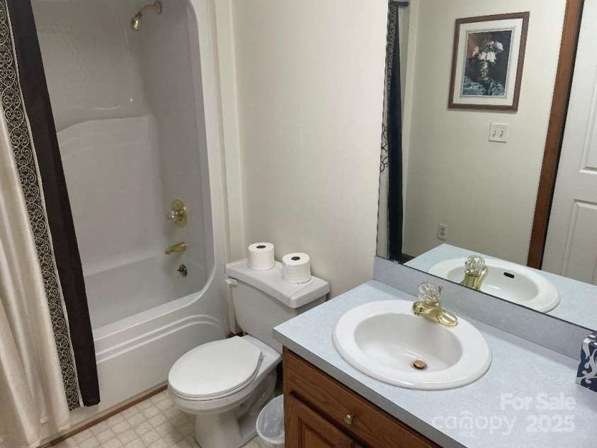 1300 Irish Potato Road, Concord, NC 28025.  MLS# CAR4244013, YatesRealty ID 7225. Hall Bath