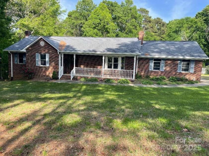 1300 Irish Potato Road, Concord, NC 28025.  MLS# CAR4244013, YatesRealty ID 7225. Home Front