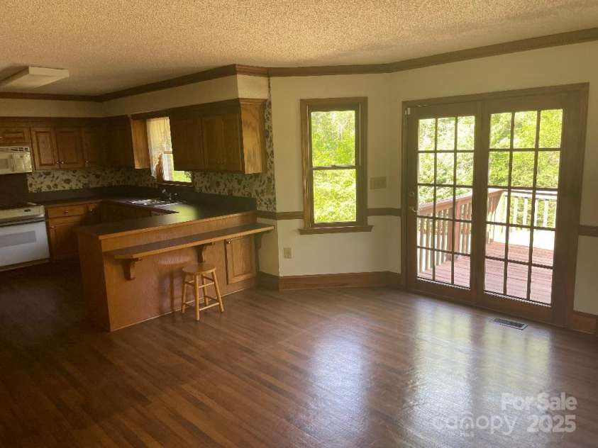 1300 Irish Potato Road, Concord, NC 28025.  MLS# CAR4244013, YatesRealty ID 7225. Kitchen Dining