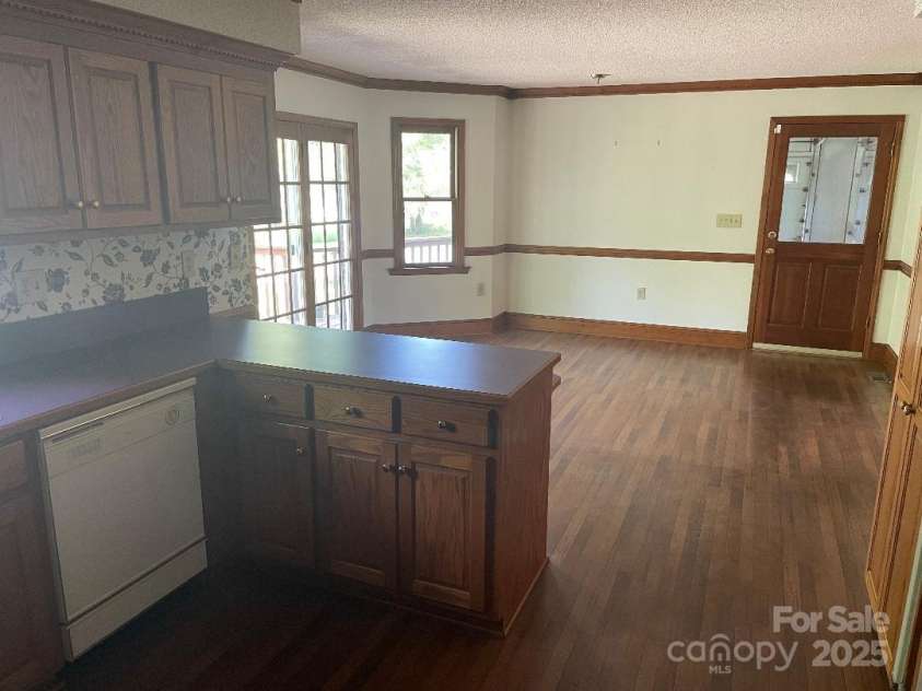 1300 Irish Potato Road, Concord, NC 28025.  MLS# CAR4244013, YatesRealty ID 7225. Kitchen - Dining