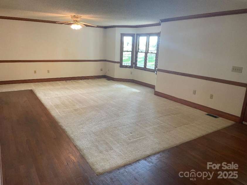 1300 Irish Potato Road, Concord, NC 28025.  MLS# CAR4244013, YatesRealty ID 7225. Living Room 15' X 26'
