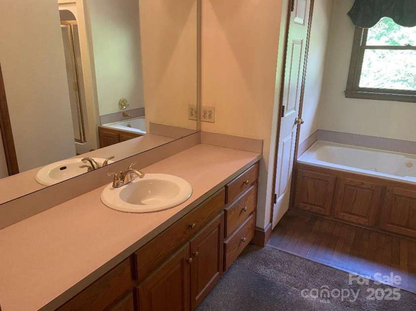 1300 Irish Potato Road, Concord, NC 28025.  MLS# CAR4244013, YatesRealty ID 7225. Primary bath
