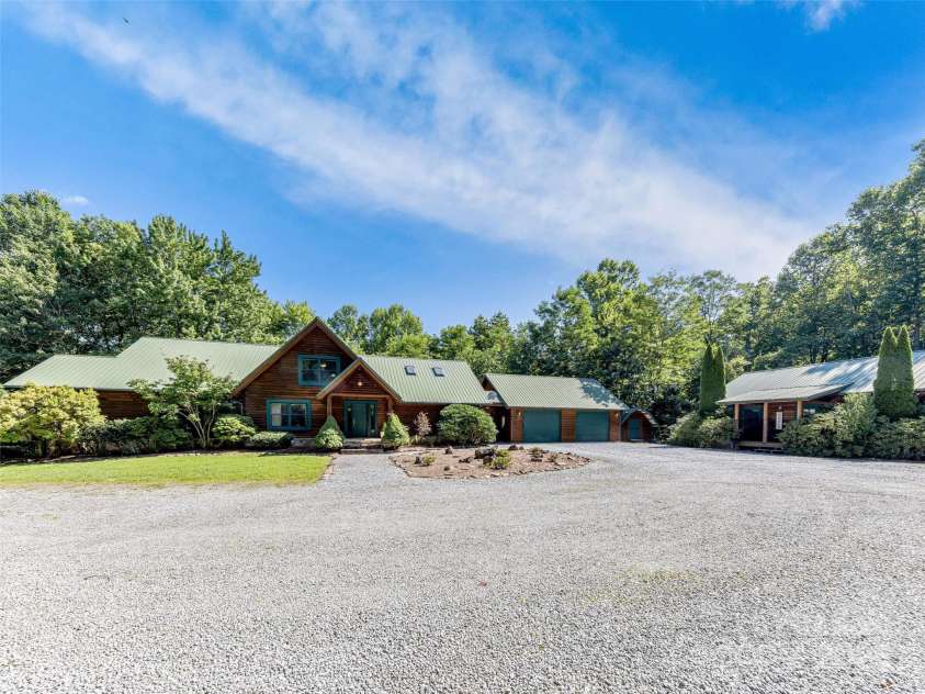 338 Fox Ridge Road, Lake Toxaway, NC 28747.  MLS# CAR4249765, YatesRealty ID 7227. 