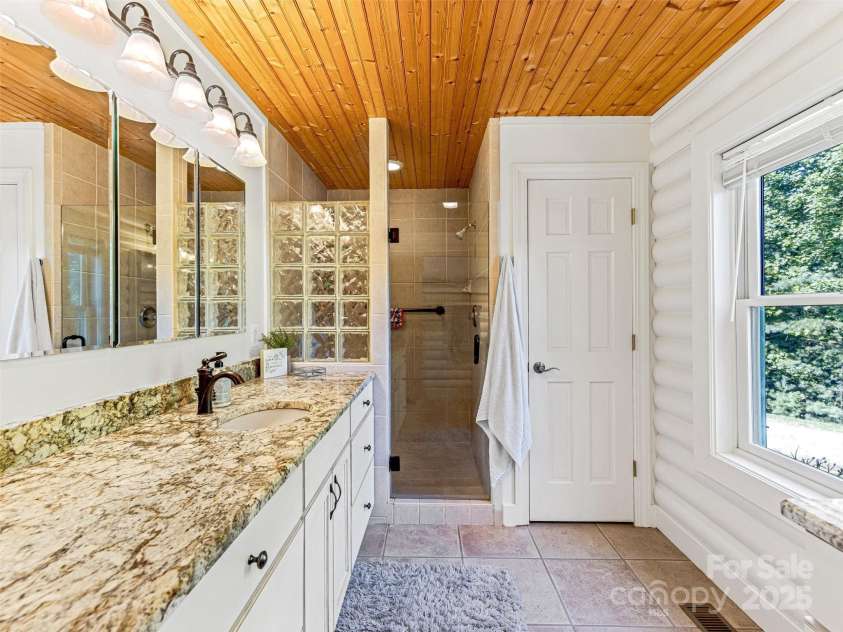 338 Fox Ridge Road, Lake Toxaway, NC 28747.  MLS# CAR4249765, YatesRealty ID 7227. 