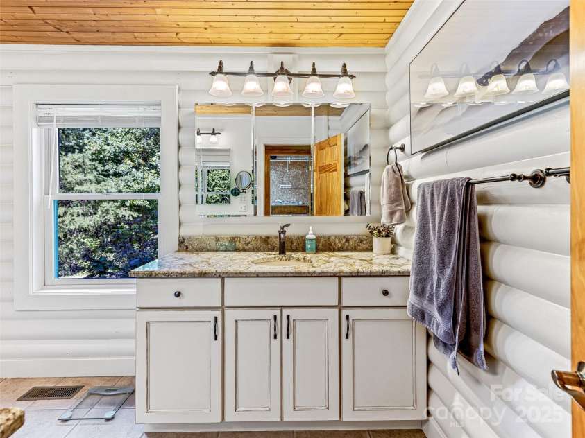 338 Fox Ridge Road, Lake Toxaway, NC 28747.  MLS# CAR4249765, YatesRealty ID 7227. 