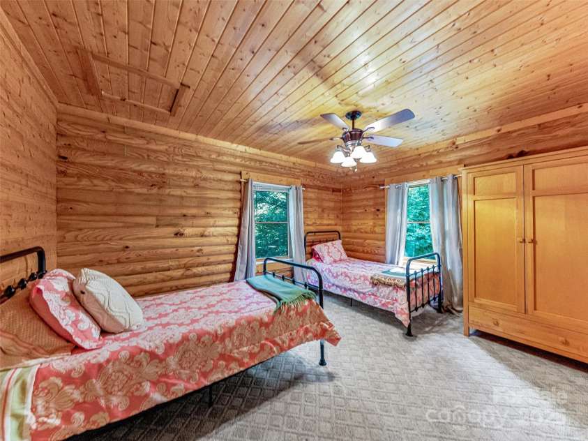 338 Fox Ridge Road, Lake Toxaway, NC 28747.  MLS# CAR4249765, YatesRealty ID 7227. 