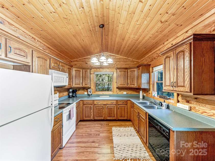 338 Fox Ridge Road, Lake Toxaway, NC 28747.  MLS# CAR4249765, YatesRealty ID 7227. 