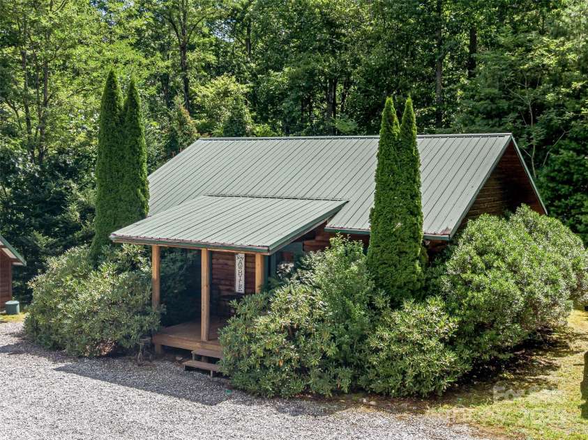 338 Fox Ridge Road, Lake Toxaway, NC 28747.  MLS# CAR4249765, YatesRealty ID 7227. 