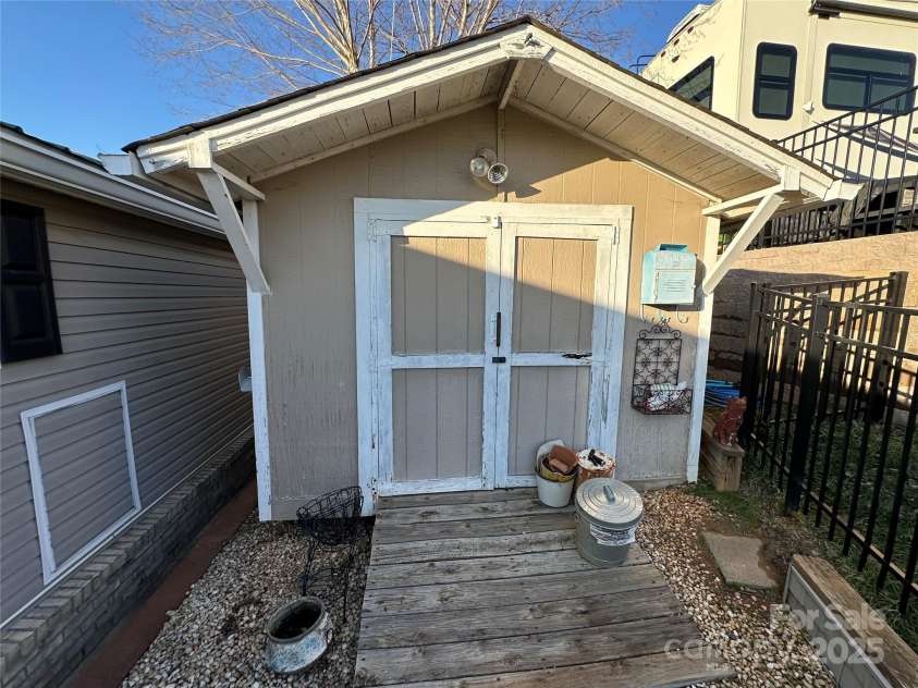 130 Badin Lake Circle, New London, NC 28127.  MLS# CAR4219353, YatesRealty ID 723. 