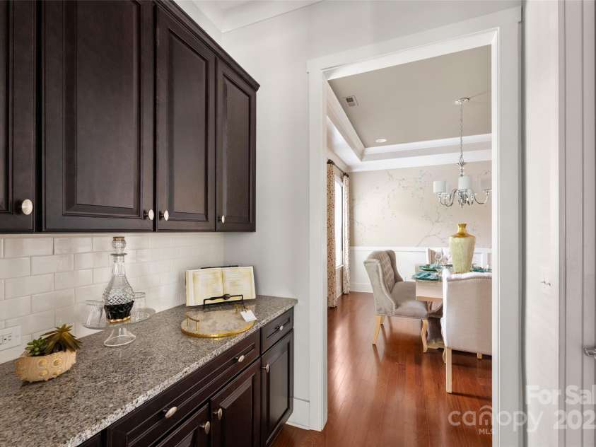 2103 Saddleridge Drive, Waxhaw, NC 28173.  MLS# CAR4305035, YatesRealty ID 723. Butlers Pantry 